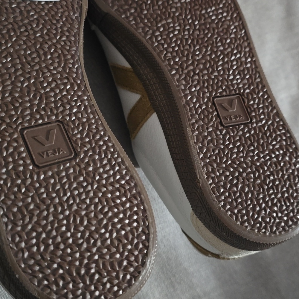 Veja Volley O.T. Sneakers, Size 5.5 US, Color: Leather White Tent Bark, $155.00 - Picture 15 of 16